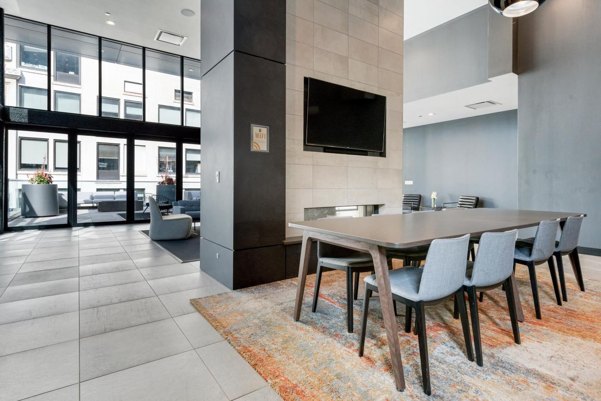 Experience Downtown Chicago At Millennium - Luxury Apartments In The Loop 외부 사진