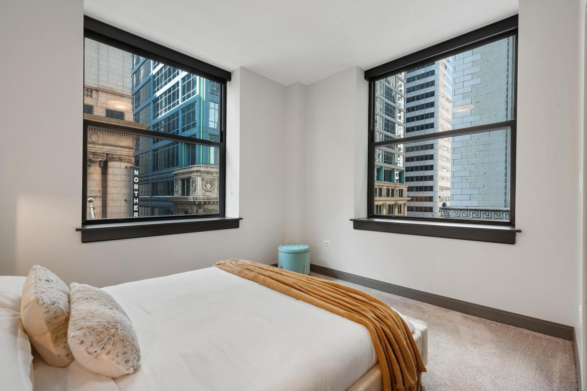 Experience Downtown Chicago At Millennium - Luxury Apartments In The Loop 외부 사진