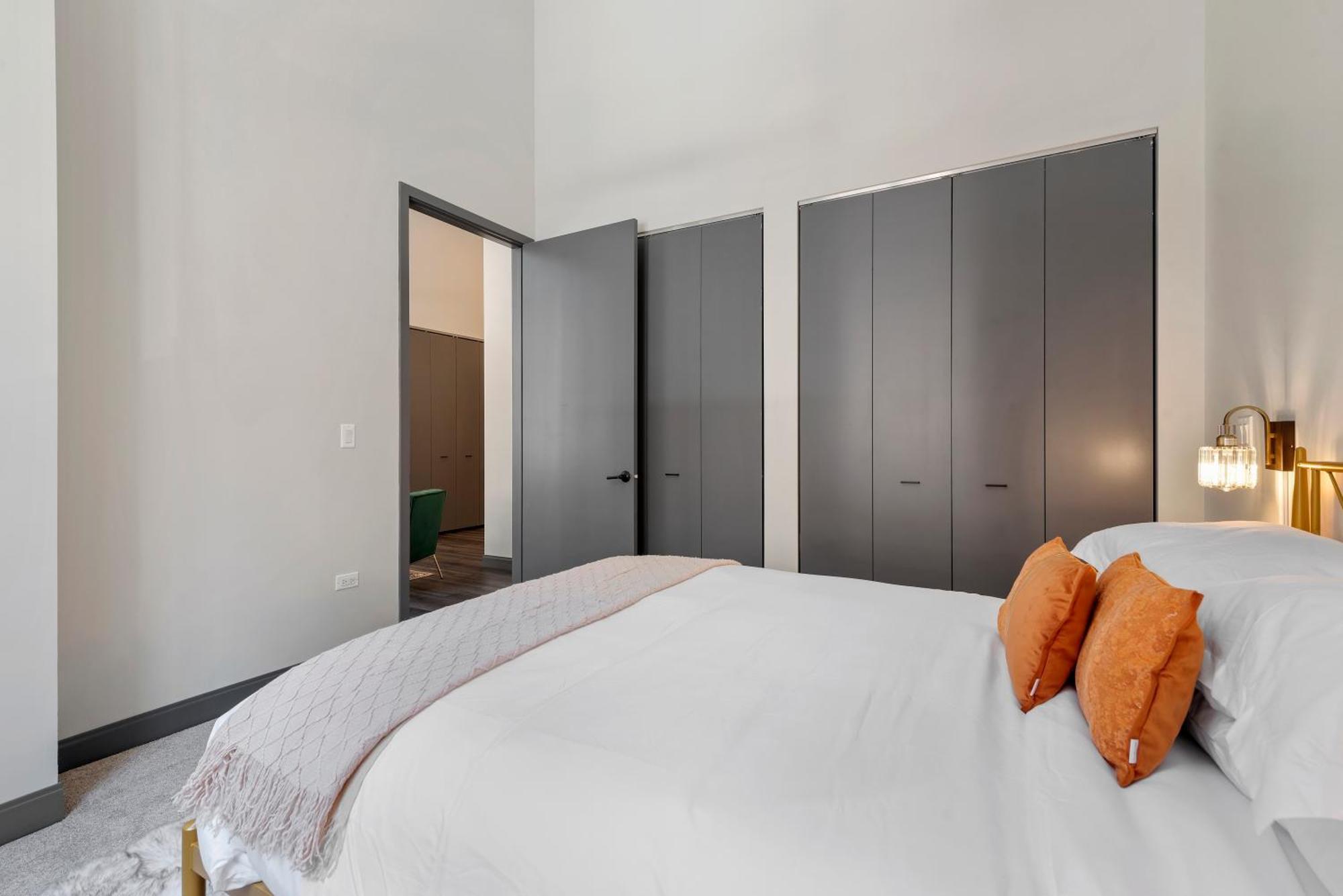 Experience Downtown Chicago At Millennium - Luxury Apartments In The Loop 외부 사진